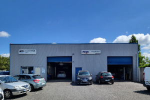 Photo du garage à LES LANDES GENUSSON : Garage le Plein Air